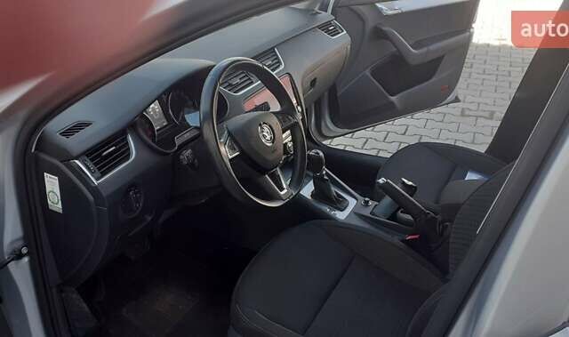 Серый Шкода Октавия, объемом двигателя 1.6 л и пробегом 210 тыс. км за 15000 $, фото 2 на Automoto.ua