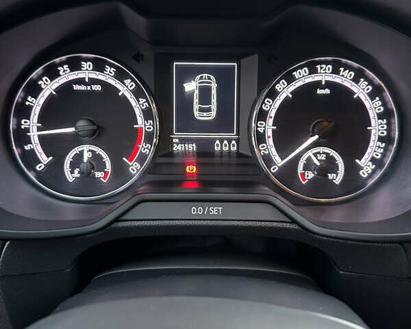 Сірий Шкода Октавія, об'ємом двигуна 1.6 л та пробігом 241 тис. км за 14000 $, фото 25 на Automoto.ua