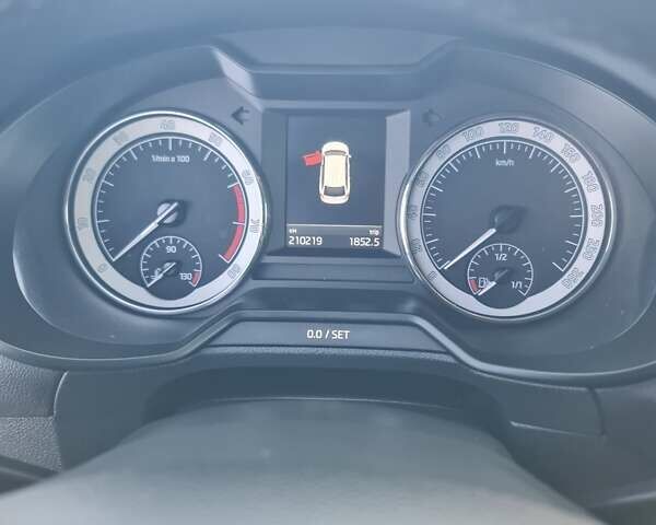 Серый Шкода Октавия, объемом двигателя 1.4 л и пробегом 210 тыс. км за 14999 $, фото 2 на Automoto.ua