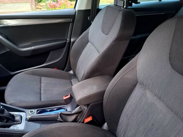 Серый Шкода Октавия, объемом двигателя 2 л и пробегом 212 тыс. км за 17500 $, фото 2 на Automoto.ua