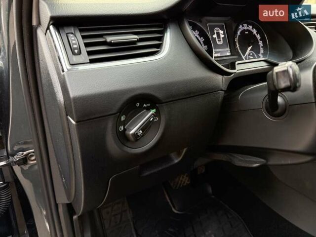 Сірий Шкода Октавія, об'ємом двигуна 1.6 л та пробігом 300 тис. км за 11300 $, фото 18 на Automoto.ua