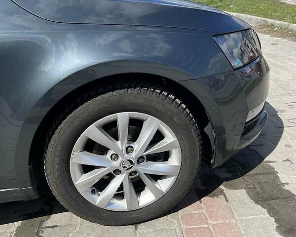 Серый Шкода Октавия, объемом двигателя 1.6 л и пробегом 203 тыс. км за 13611 $, фото 18 на Automoto.ua