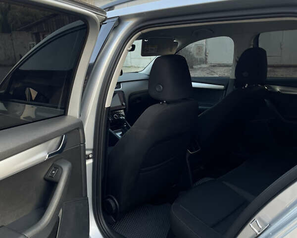 Сірий Шкода Октавія, об'ємом двигуна 2 л та пробігом 240 тис. км за 13600 $, фото 6 на Automoto.ua