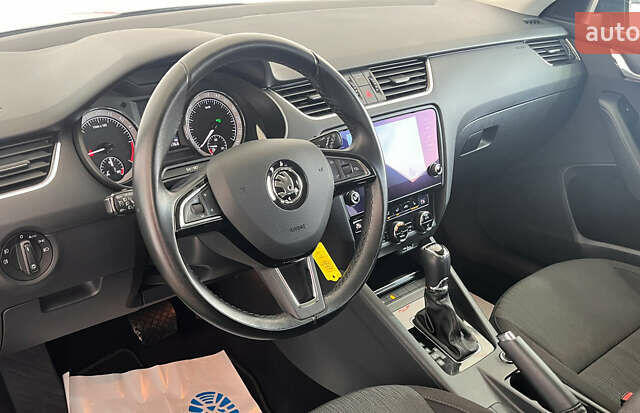 Шкода Октавия 2018 в Львове на Automoto.ua Серый Шкода Октавия, объемом двигателя 1.6 л и пробегом 194 тыс. км за 16950 $, фото 5 на Automoto.ua