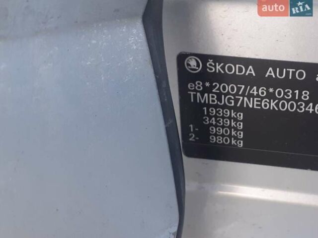 Серый Шкода Октавия, объемом двигателя 1.6 л и пробегом 210 тыс. км за 15000 $, фото 8 на Automoto.ua