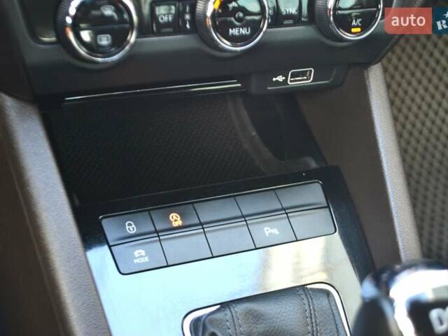 Сірий Шкода Октавія, об'ємом двигуна 2 л та пробігом 205 тис. км за 17800 $, фото 160 на Automoto.ua