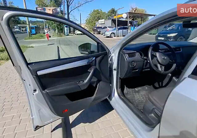 Сірий Шкода Октавія, об'ємом двигуна 1 л та пробігом 191 тис. км за 17500 $, фото 31 на Automoto.ua