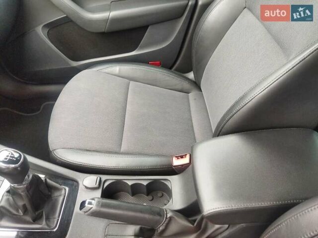 Серый Шкода Октавия, объемом двигателя 1.6 л и пробегом 212 тыс. км за 13500 $, фото 10 на Automoto.ua