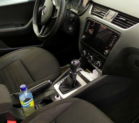 Серый Шкода Октавия, объемом двигателя 2 л и пробегом 289 тыс. км за 15000 $, фото 9 на Automoto.ua