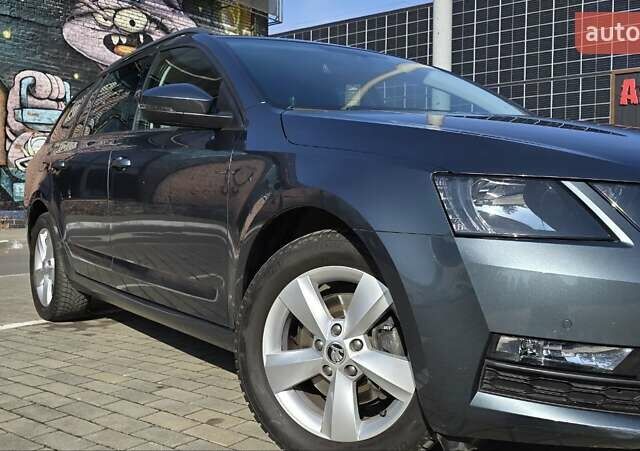 Шкода Октавия 2019 в Луцке на Automoto.ua Серый Шкода Октавия, объемом двигателя 1.97 л и пробегом 269 тыс. км за 15400 $, фото 8 на Automoto.ua