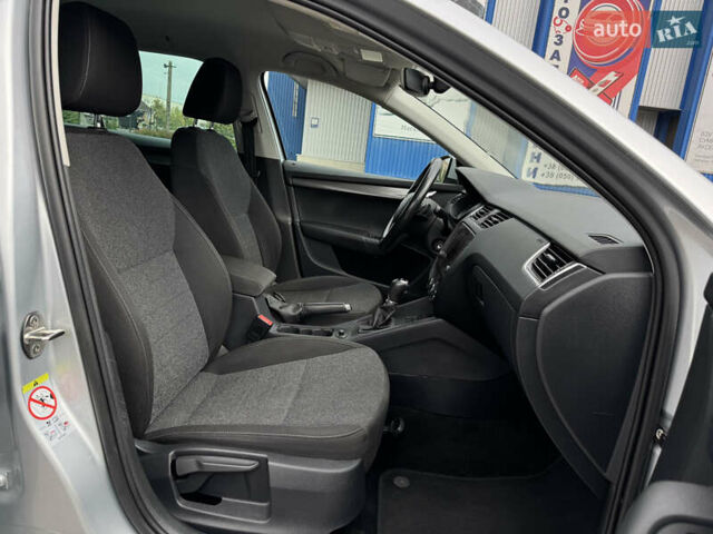 Серый Шкода Октавия, объемом двигателя 2 л и пробегом 259 тыс. км за 14970 $, фото 73 на Automoto.ua