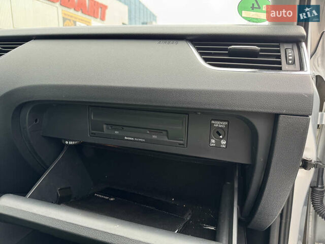 Серый Шкода Октавия, объемом двигателя 2 л и пробегом 259 тыс. км за 14970 $, фото 77 на Automoto.ua