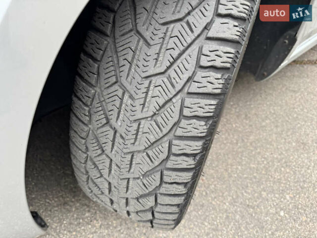 Серый Шкода Октавия, объемом двигателя 2 л и пробегом 175 тыс. км за 17999 $, фото 33 на Automoto.ua