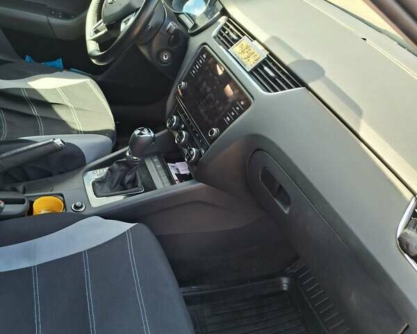 Серый Шкода Октавия, объемом двигателя 1.6 л и пробегом 220 тыс. км за 15855 $, фото 1 на Automoto.ua