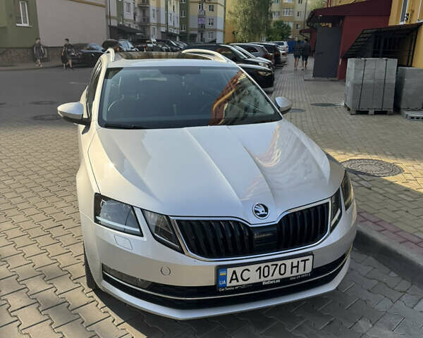 Серый Шкода Октавия, объемом двигателя 1.6 л и пробегом 214 тыс. км за 17000 $, фото 2 на Automoto.ua