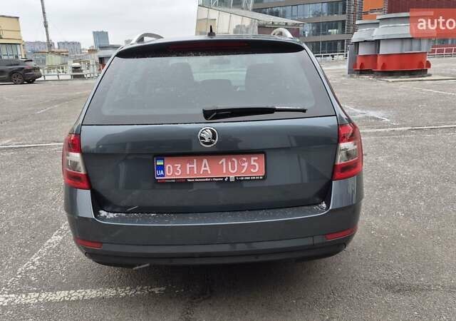 Серый Шкода Октавия, объемом двигателя 2 л и пробегом 235 тыс. км за 19800 $, фото 3 на Automoto.ua