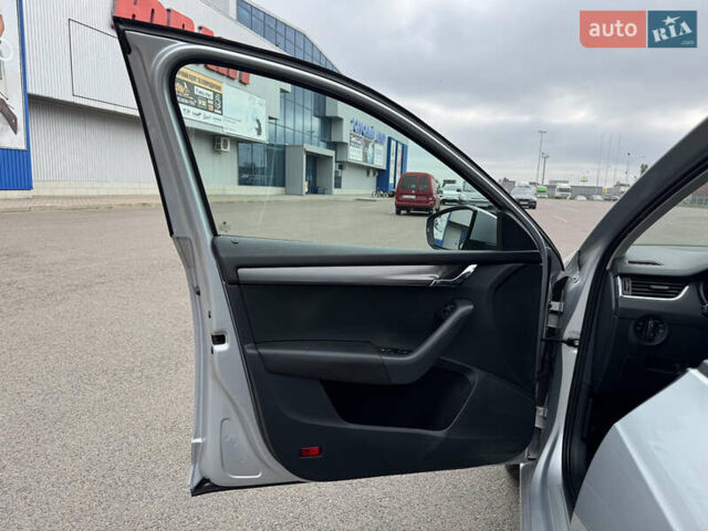 Серый Шкода Октавия, объемом двигателя 2 л и пробегом 259 тыс. км за 14970 $, фото 35 на Automoto.ua