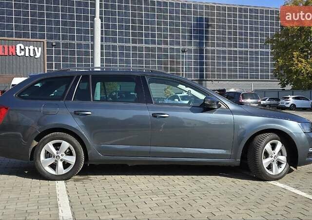 Шкода Октавия 2019 в Луцке на Automoto.ua Серый Шкода Октавия, объемом двигателя 1.97 л и пробегом 269 тыс. км за 15400 $, фото 6 на Automoto.ua