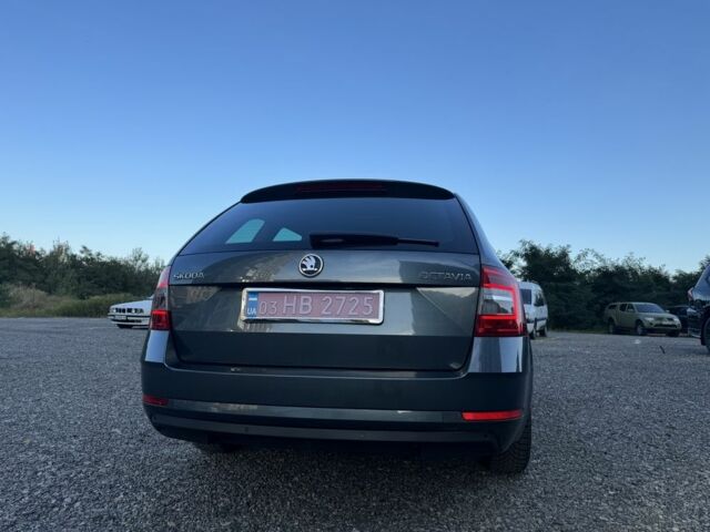 Серый Шкода Октавия, объемом двигателя 1.6 л и пробегом 325 тыс. км за 13500 $, фото 2 на Automoto.ua