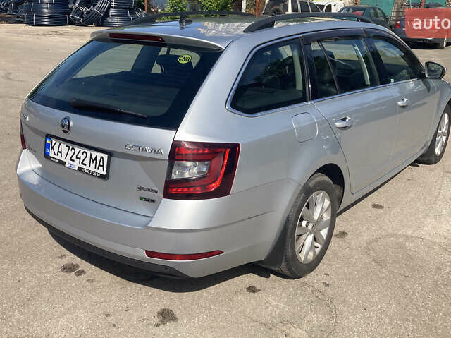 Серый Шкода Октавия, объемом двигателя 1.5 л и пробегом 130 тыс. км за 17800 $, фото 4 на Automoto.ua
