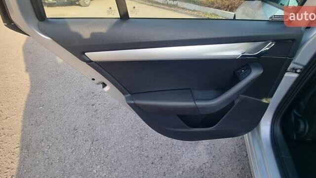 Сірий Шкода Октавія, об'ємом двигуна 1.5 л та пробігом 125 тис. км за 16200 $, фото 9 на Automoto.ua