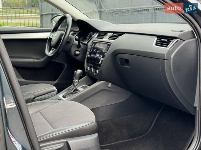 Серый Шкода Октавия, объемом двигателя 1.6 л и пробегом 325 тыс. км за 15300 $, фото 15 на Automoto.ua
