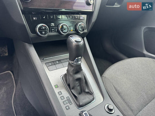 Серый Шкода Октавия, объемом двигателя 2 л и пробегом 291 тыс. км за 14800 $, фото 61 на Automoto.ua