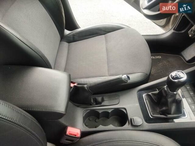 Серый Шкода Октавия, объемом двигателя 1.6 л и пробегом 212 тыс. км за 13500 $, фото 33 на Automoto.ua