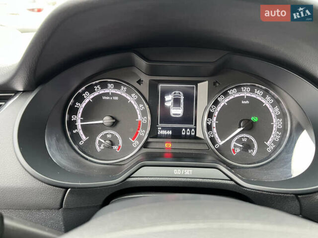 Серый Шкода Октавия, объемом двигателя 2 л и пробегом 250 тыс. км за 14900 $, фото 2 на Automoto.ua