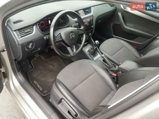 Серый Шкода Октавия, объемом двигателя 1.6 л и пробегом 212 тыс. км за 13500 $, фото 2 на Automoto.ua