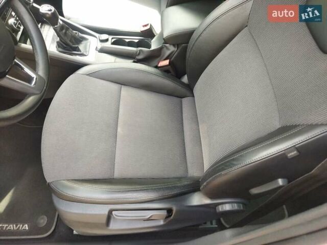 Шкода Октавия 2019 в Житомире на Automoto.ua Серый Шкода Октавия, объемом двигателя 1.6 л и пробегом 211 тыс. км за 13499 $, фото 10 на Automoto.ua