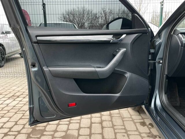 Сірий Шкода Октавія, об'ємом двигуна 1.6 л та пробігом 206 тис. км за 15555 $, фото 8 на Automoto.ua