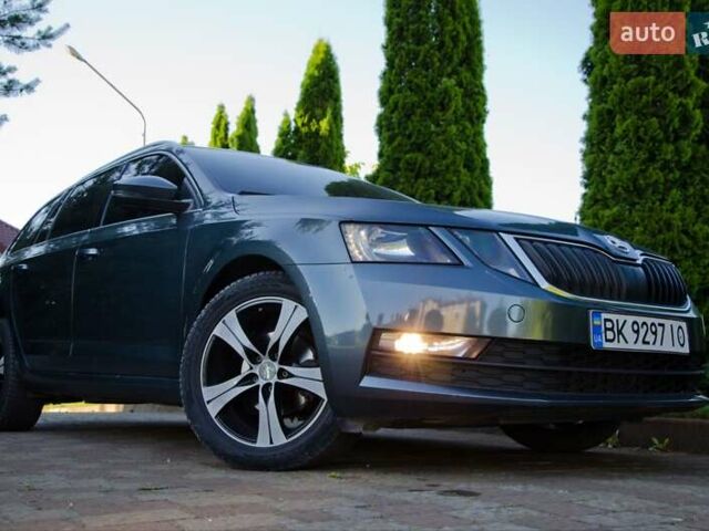 Серый Шкода Октавия, объемом двигателя 1.6 л и пробегом 336 тыс. км за 13800 $, фото 5 на Automoto.ua