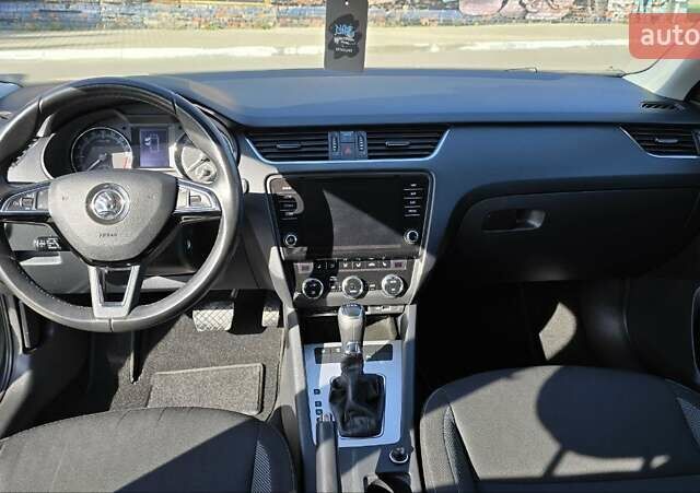 Шкода Октавия 2019 в Луцке на Automoto.ua Серый Шкода Октавия, объемом двигателя 1.97 л и пробегом 269 тыс. км за 15400 $, фото 15 на Automoto.ua