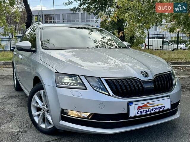 Серый Шкода Октавия, объемом двигателя 1.6 л и пробегом 210 тыс. км за 15990 $, фото 2 на Automoto.ua