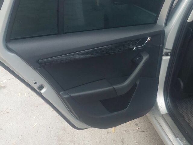 Серый Шкода Октавия, объемом двигателя 1.6 л и пробегом 252 тыс. км за 15500 $, фото 5 на Automoto.ua