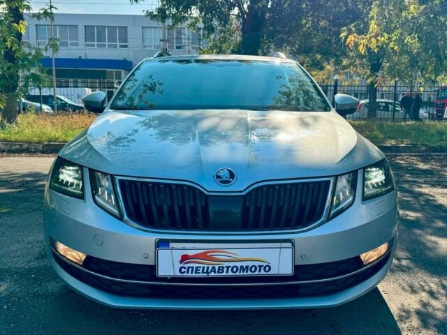 Серый Шкода Октавия, объемом двигателя 1.6 л и пробегом 210 тыс. км за 15990 $, фото 2 на Automoto.ua