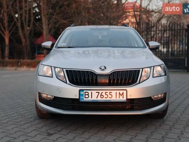 Шкода Октавия 2020 в Киеве на Automoto.ua Серый Шкода Октавия, объемом двигателя 1.97 л и пробегом 273 тыс. км за 15300 $, фото 1 на Automoto.ua