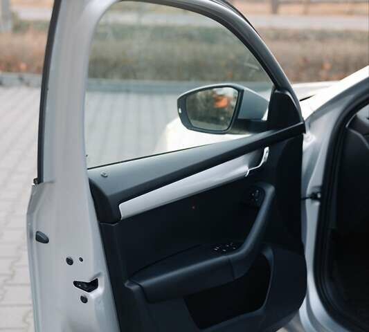 Шкода Октавия 2020 в Киеве на Automoto.ua Серый Шкода Октавия, объемом двигателя 1.97 л и пробегом 273 тыс. км за 15300 $, фото 21 на Automoto.ua