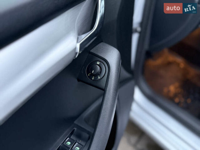 Сірий Шкода Октавія, об'ємом двигуна 1.6 л та пробігом 247 тис. км за 14200 $, фото 35 на Automoto.ua