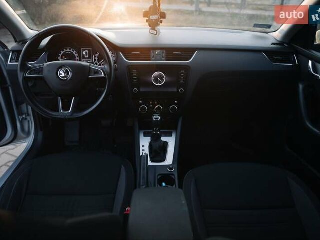 Шкода Октавия 2020 в Киеве на Automoto.ua Серый Шкода Октавия, объемом двигателя 1.97 л и пробегом 273 тыс. км за 15300 $, фото 25 на Automoto.ua