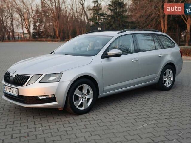 Шкода Октавия 2020 в Киеве на Automoto.ua Серый Шкода Октавия, объемом двигателя 1.97 л и пробегом 273 тыс. км за 15300 $, фото 14 на Automoto.ua