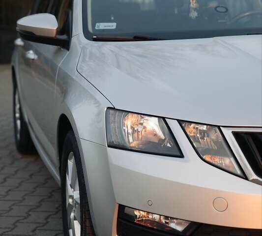 Шкода Октавия 2020 в Киеве на Automoto.ua Серый Шкода Октавия, объемом двигателя 1.97 л и пробегом 273 тыс. км за 15300 $, фото 2 на Automoto.ua