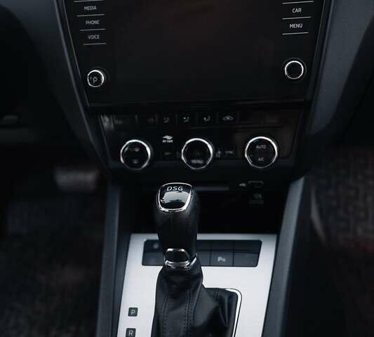 Шкода Октавия 2020 в Киеве на Automoto.ua Серый Шкода Октавия, объемом двигателя 1.97 л и пробегом 273 тыс. км за 15300 $, фото 36 на Automoto.ua