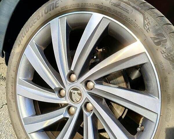 Сірий Шкода Октавія, об'ємом двигуна 2 л та пробігом 209 тис. км за 23500 $, фото 1 на Automoto.ua