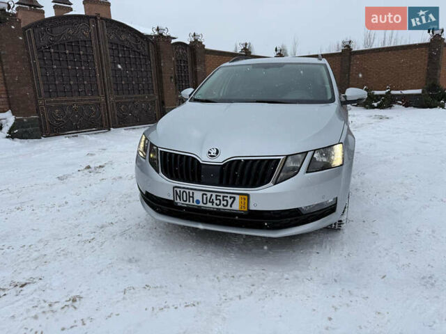 Сірий Шкода Октавія, об'ємом двигуна 2 л та пробігом 220 тис. км за 17350 $, фото 1 на Automoto.ua