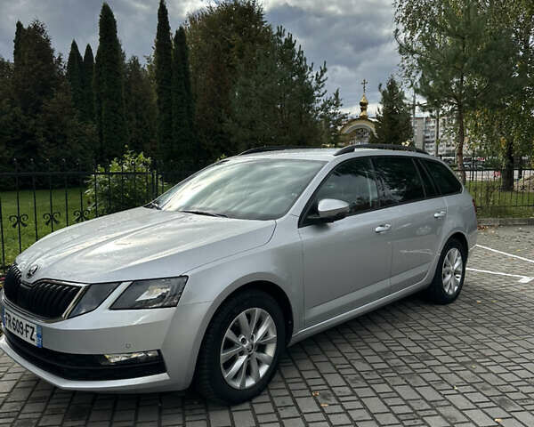 Серый Шкода Октавия, объемом двигателя 2 л и пробегом 185 тыс. км за 17500 $, фото 1 на Automoto.ua