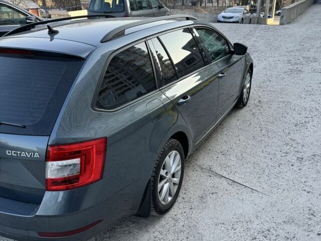 Серый Шкода Октавия, объемом двигателя 2 л и пробегом 220 тыс. км за 16200 $, фото 3 на Automoto.ua
