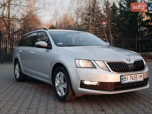 Шкода Октавия 2020 в Киеве на Automoto.ua Серый Шкода Октавия, объемом двигателя 1.97 л и пробегом 273 тыс. км за 15300 $, фото 4 на Automoto.ua