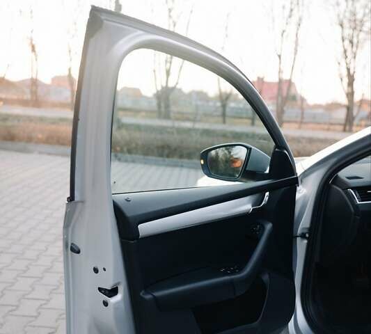 Шкода Октавия 2020 в Киеве на Automoto.ua Серый Шкода Октавия, объемом двигателя 1.97 л и пробегом 273 тыс. км за 15300 $, фото 20 на Automoto.ua